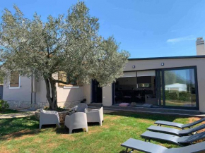 Spacious holiday home 1 km from the sea